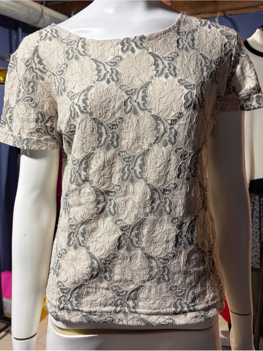Lia Women's Lined Lace Top in Blue Gray & Cream   Great with Jeans   Size Medium